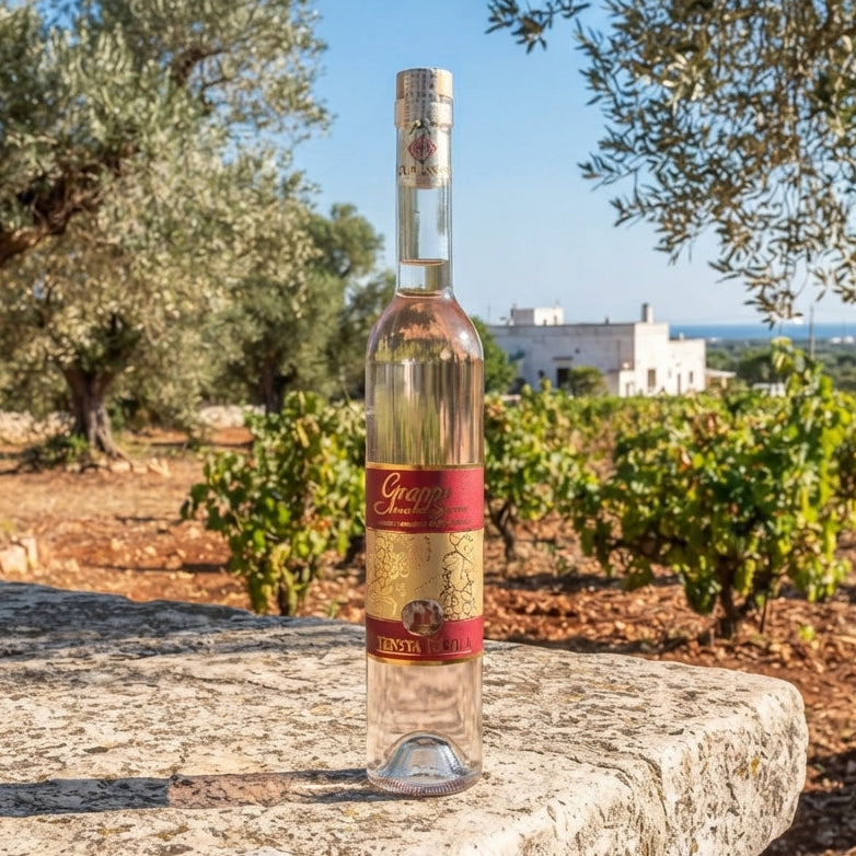 Bottiglia di acquavite di vinacce di Negroamaro e Malvasia di Tenuta Vèrola, Salento