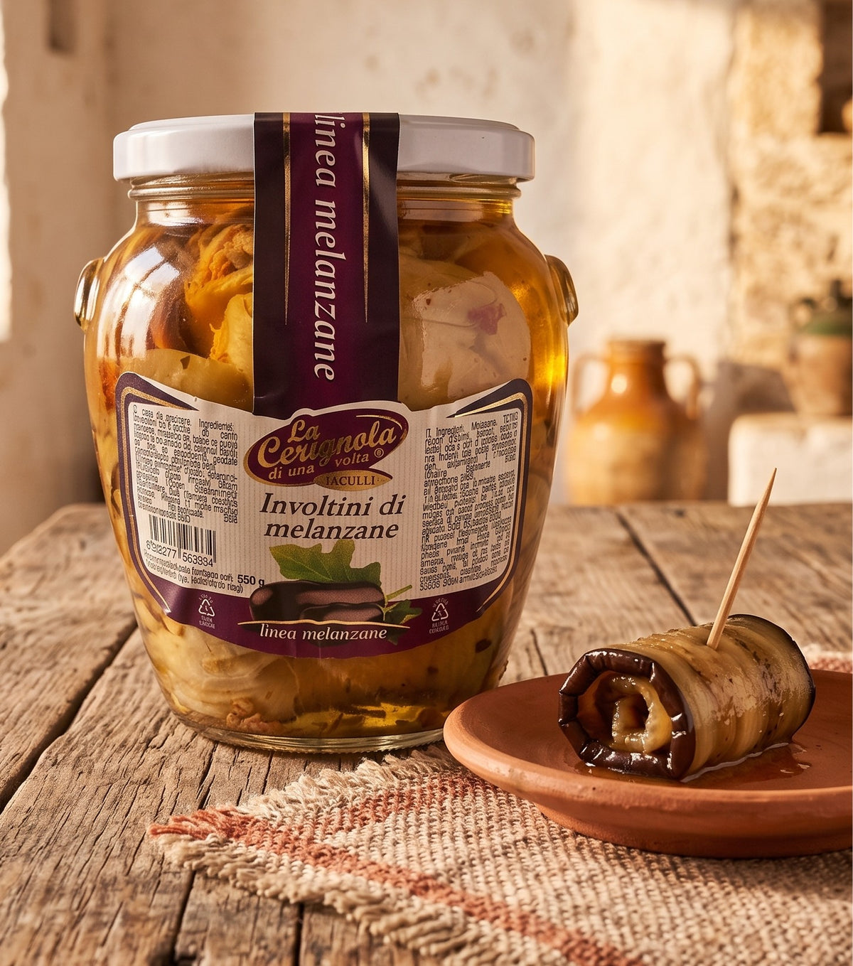 Involtini di melanzane farciti con tonno, capperi e pomodori secchi, chiusi a mano, vaso da 550 g